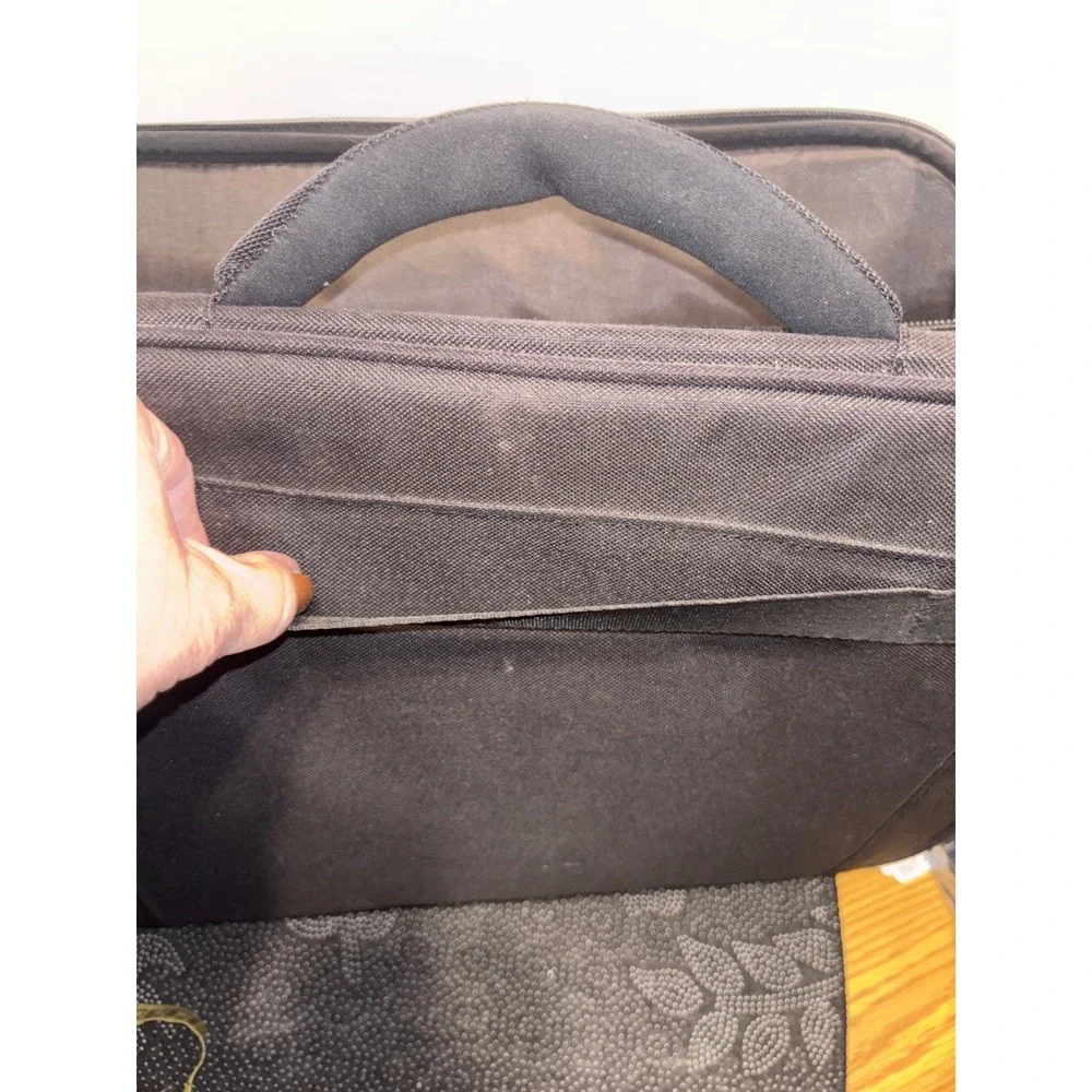 Targus Black Nylon Laptop Briefcase Business Messenger Bag AC0063